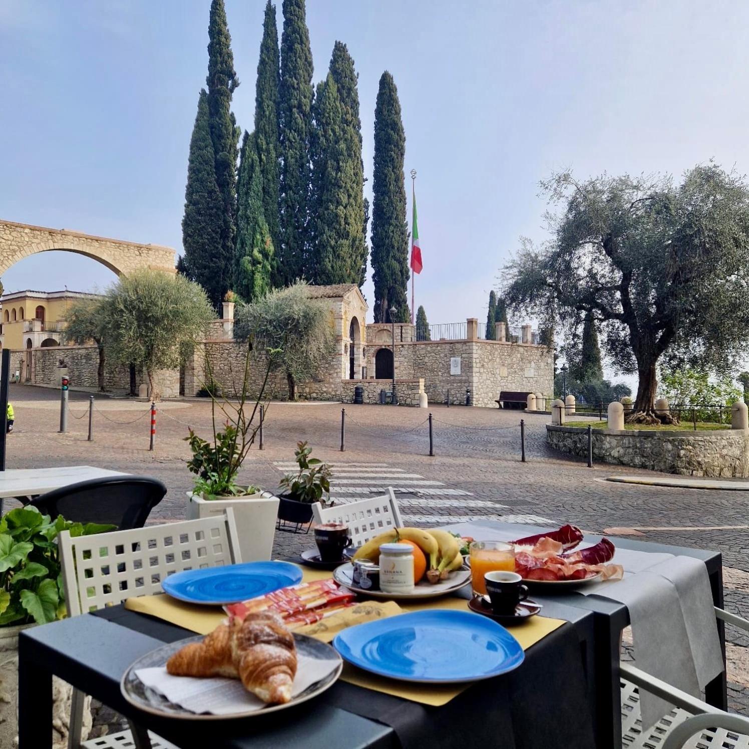 B&B Al Vittoriale Da Maja 가르도네리비에라 외부 사진