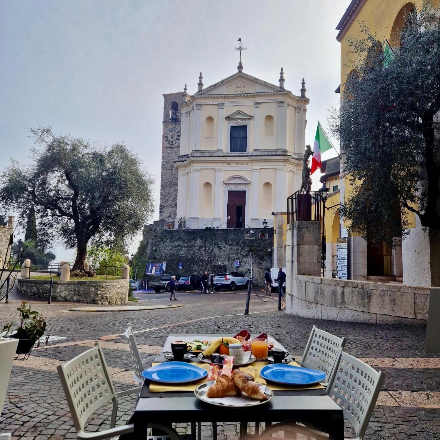 B&B Al Vittoriale Da Maja 가르도네리비에라 외부 사진